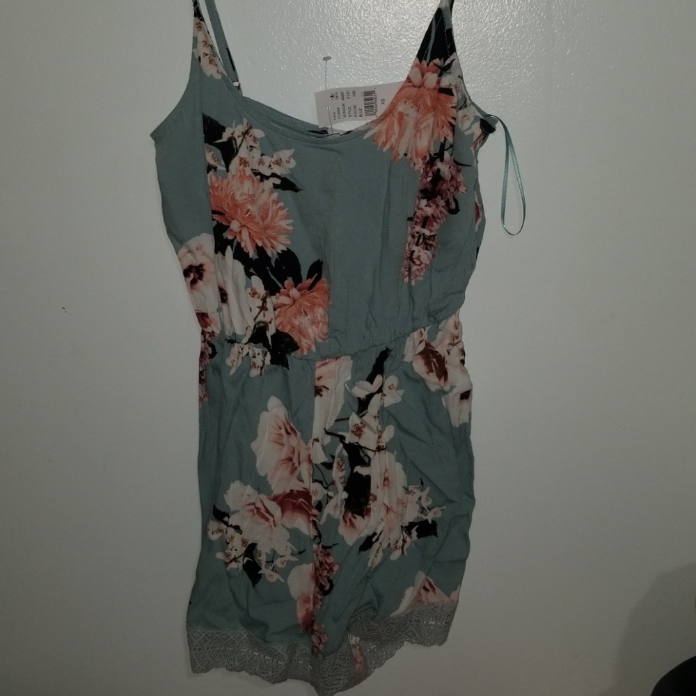 Kendall & Kylie Romper - Picture 3 of 4